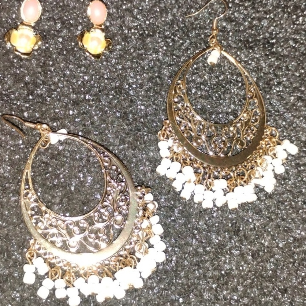2 Pair Of Fashion Earrings - Picture 3 of 5
